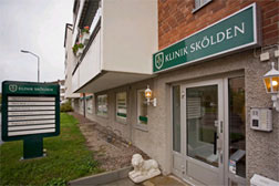 Bild på entrén till LänsVaccinationer i Uppsala och våra lokaler i Klinik Skölden.